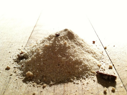 ginger tea with jujubes and pine nuts
