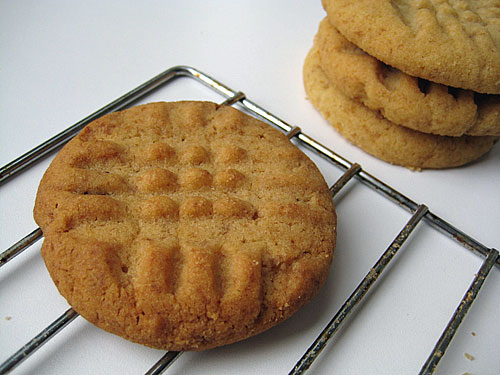 peanut-butter-cookies-rack
