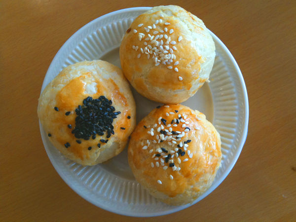Dean Sin World - Lotus, Red Bean and Date Sesame Cakes