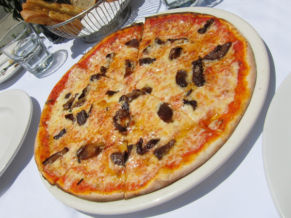 Sor Tino Restaurant, Brentwood - Mushroom Pizza