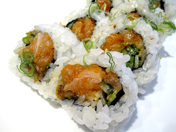 Hashigo, Fullerton - Spicy Hamachi Roll