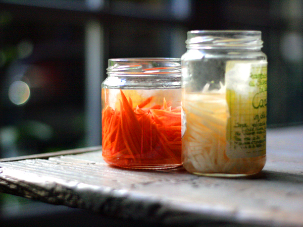 do chua, daikon radish and carrot pickles