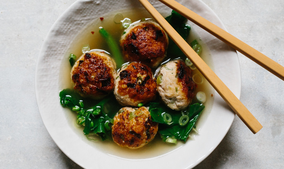 Ginger-Chicken-Meatballs-with-Chinese-Broccoli-940x560